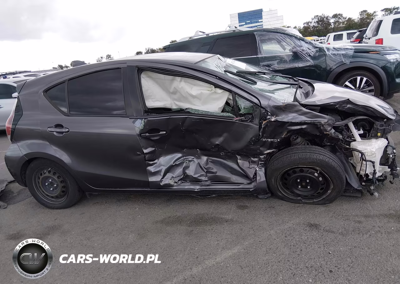 2016 Toyota Prius C One VIN:JTDKDTB39G1136573 - 13