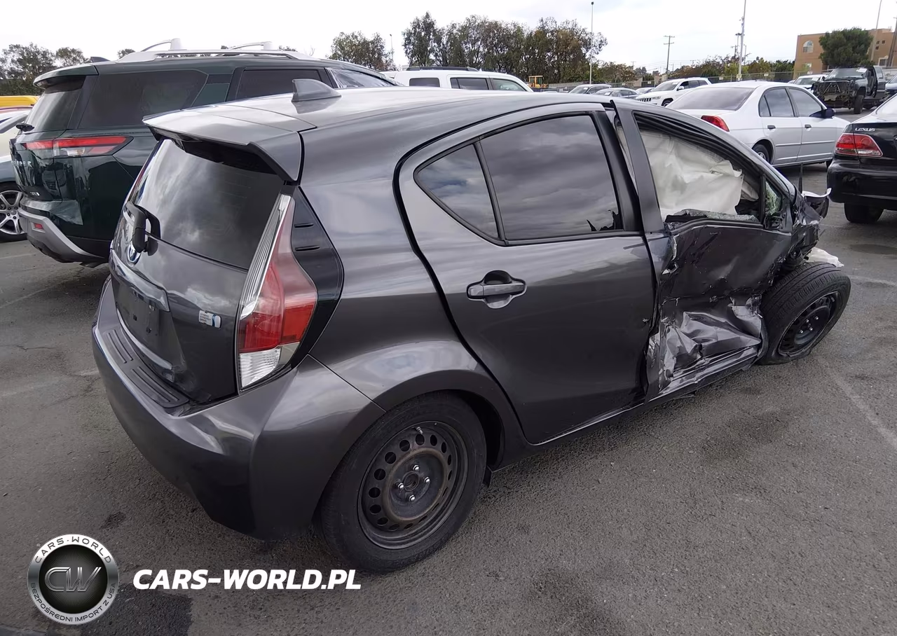 2016 Toyota Prius C One VIN:JTDKDTB39G1136573 - 4