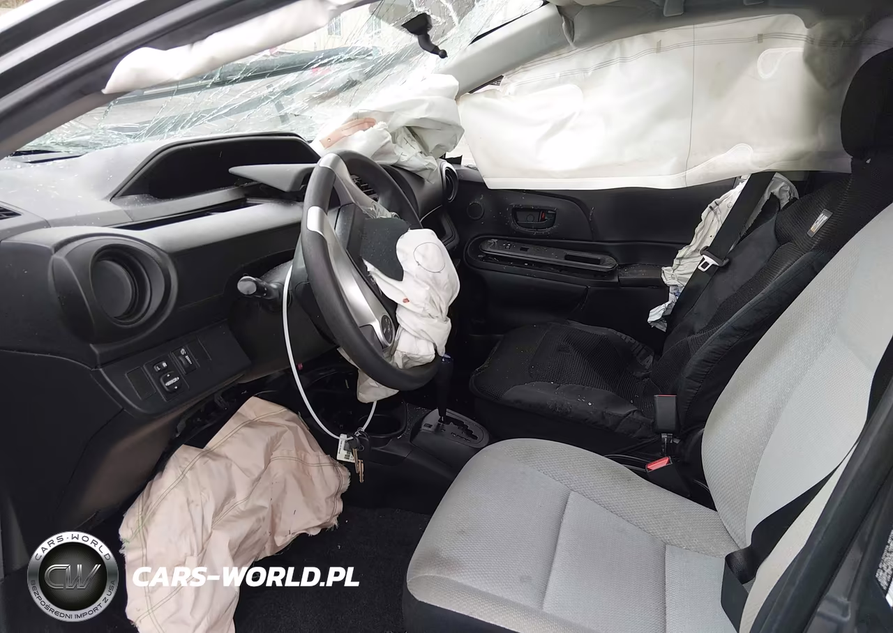 2016 Toyota Prius C One VIN:JTDKDTB39G1136573 - 5