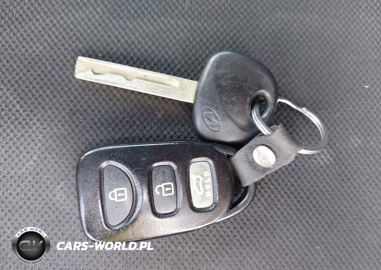 2016 Hyundai Veloster VIN:KMHTC6AD6GU297220 - 11