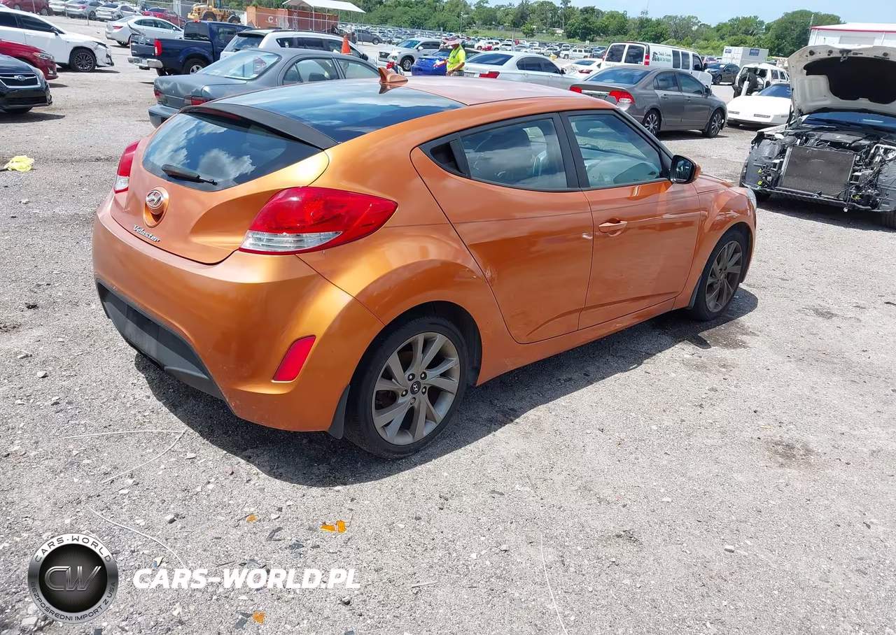 2016 Hyundai Veloster VIN:KMHTC6AD6GU297220 - 4