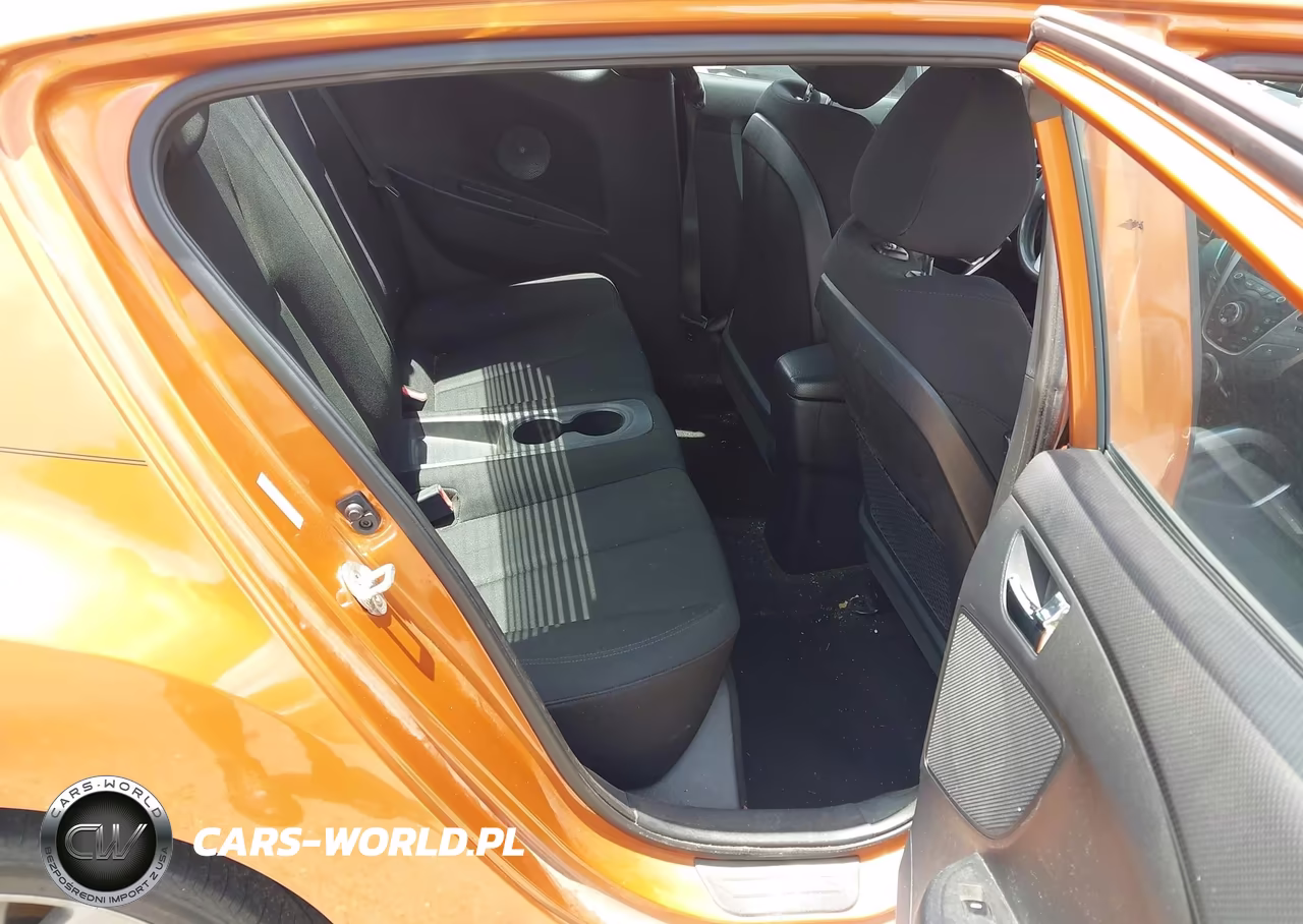 2016 Hyundai Veloster VIN:KMHTC6AD6GU297220 - 8