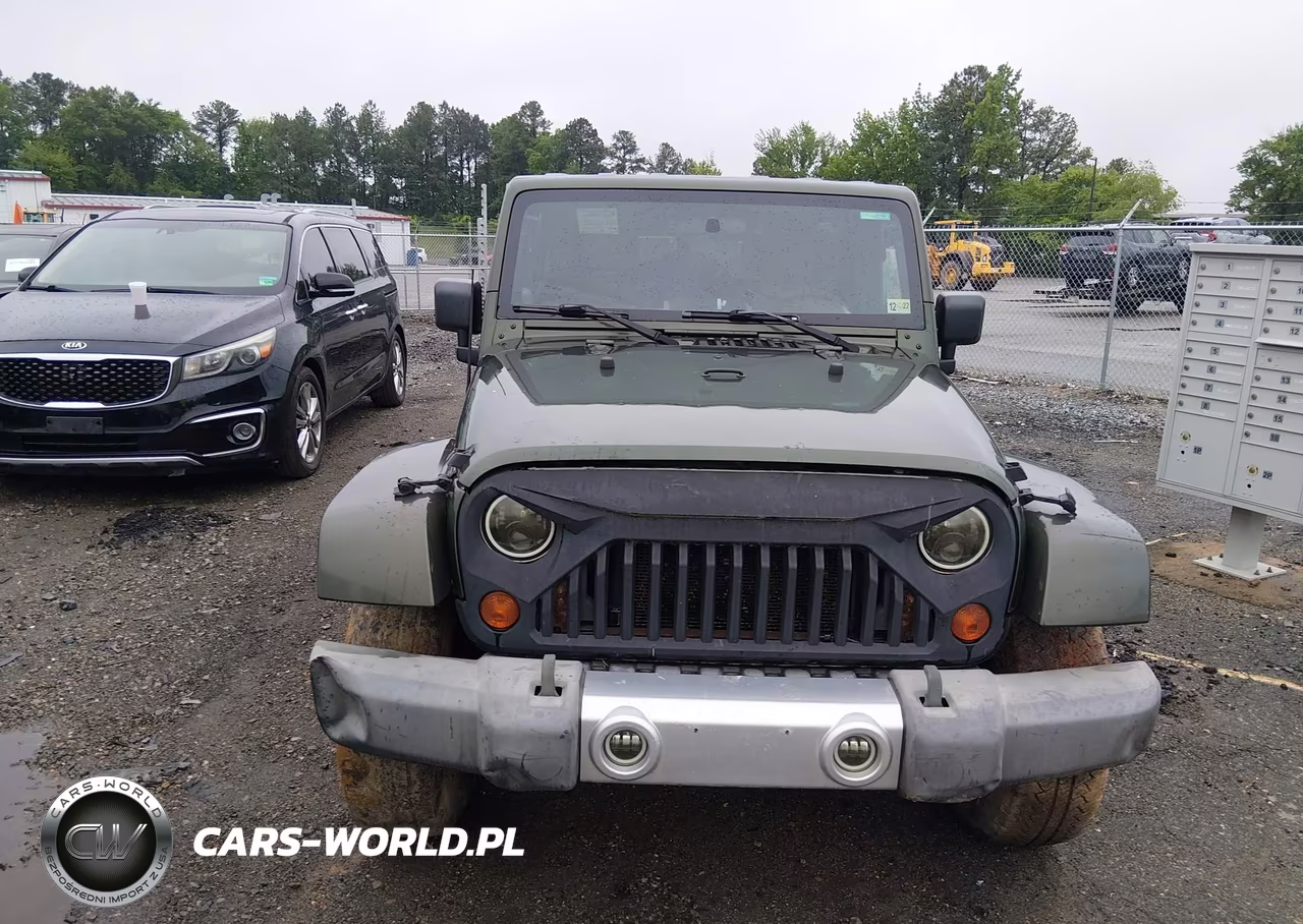 2008 Jeep Wrangler Unlimited Sahara VIN:1J4GA59138L553928 - 12