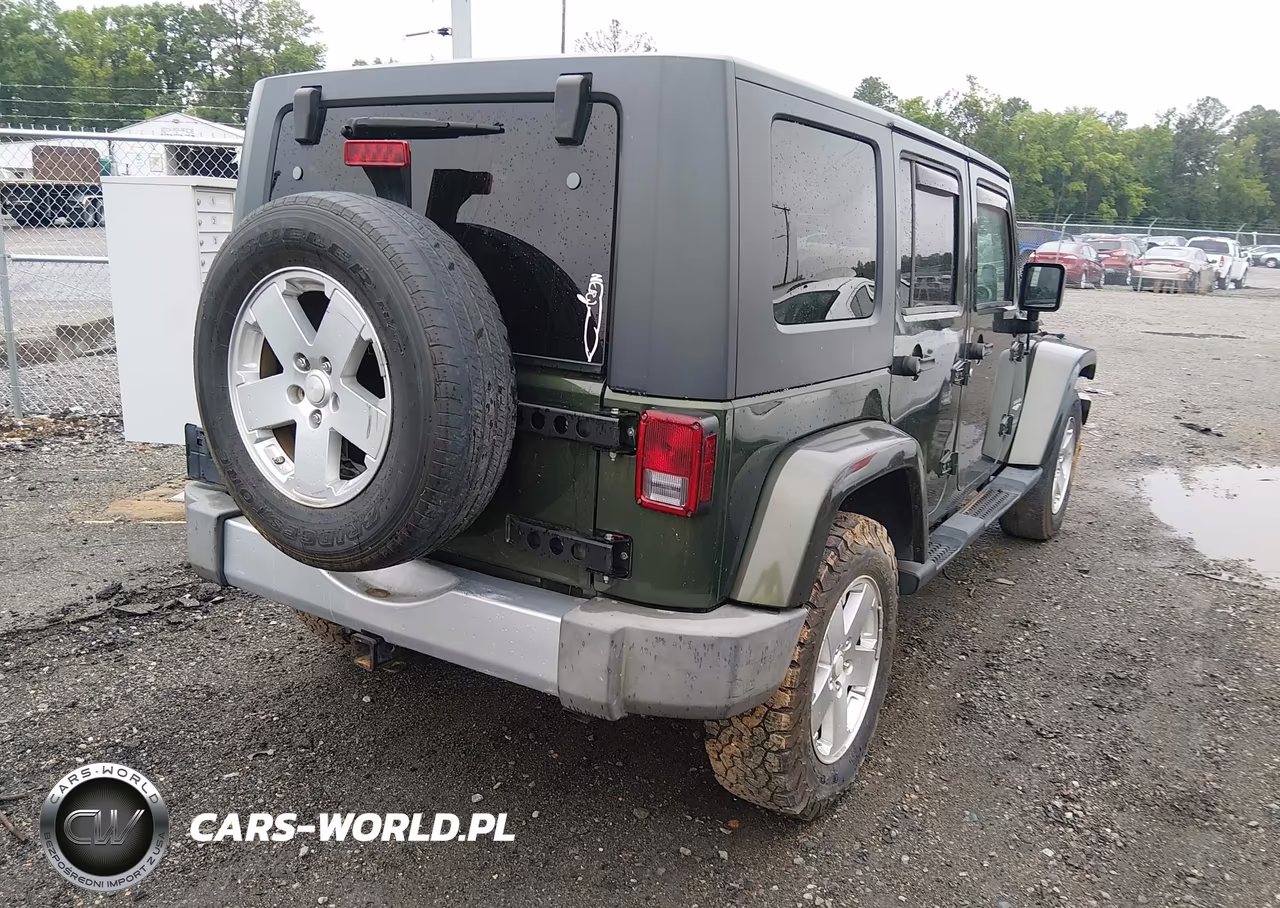 2008 Jeep Wrangler Unlimited Sahara VIN:1J4GA59138L553928 - 4
