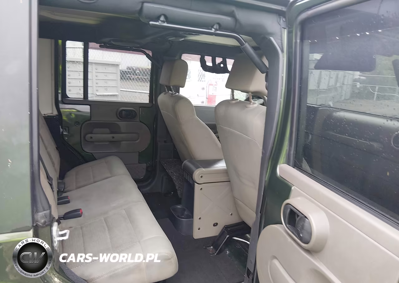 2008 Jeep Wrangler Unlimited Sahara VIN:1J4GA59138L553928 - 8