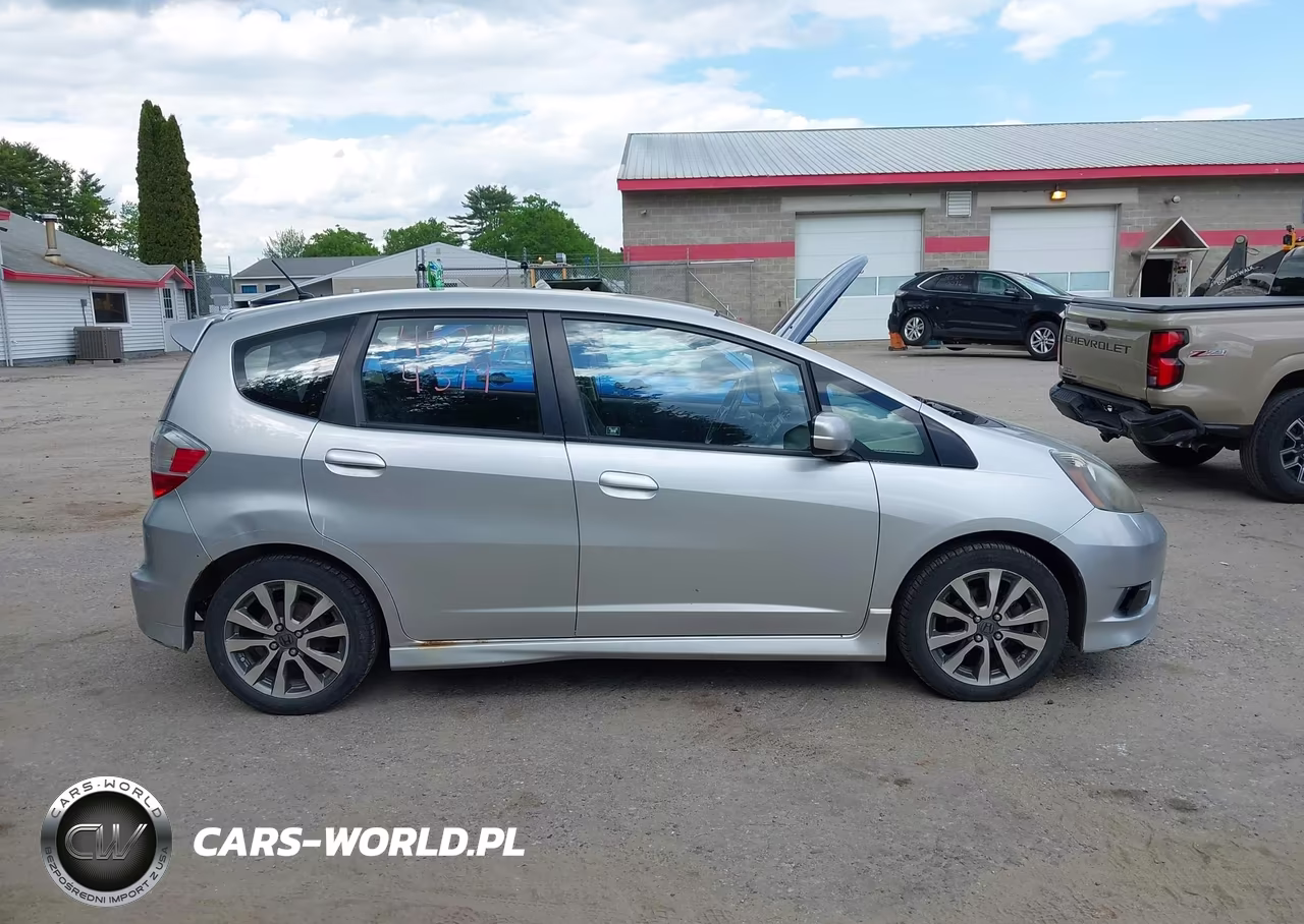 2013 Honda Fit Sport VIN:JHMGE8G56DC005660 - 13