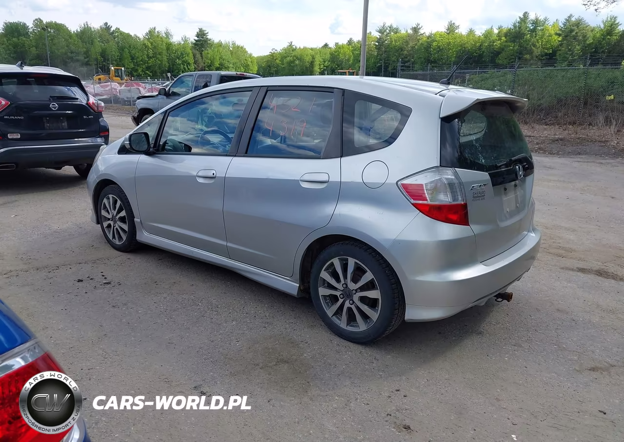 2013 Honda Fit Sport VIN:JHMGE8G56DC005660 - 3