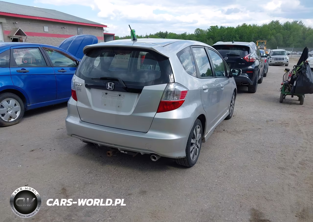 2013 Honda Fit Sport VIN:JHMGE8G56DC005660 - 4