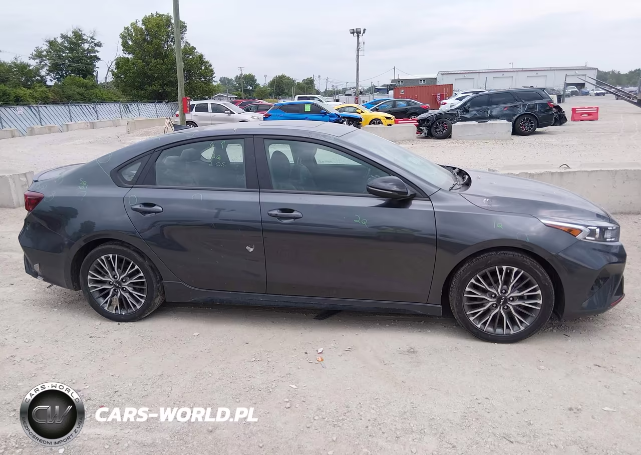 2024 Kia Forte Gt-Line VIN:3KPF54AD7RE833030 - 13