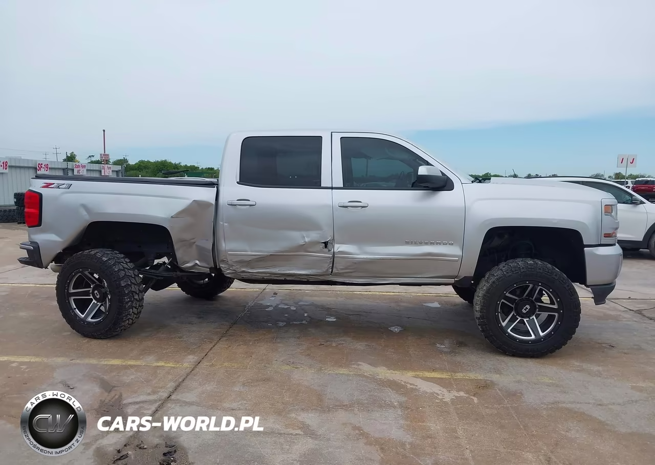 2018 Chevrolet Silverado 1500 2Lt VIN:3GCUKREC9JG265600 - 13