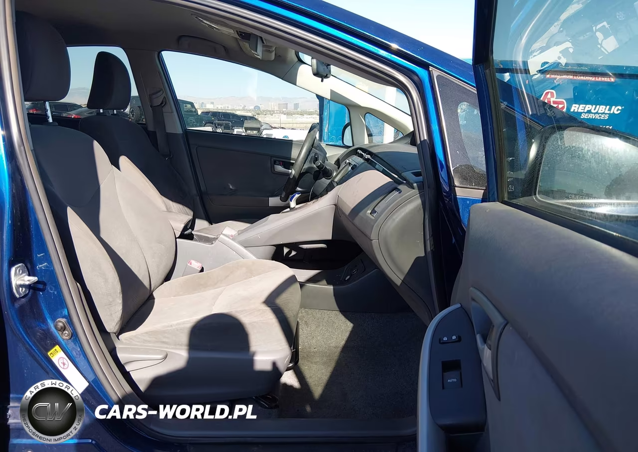 2011 Toyota Prius Three VIN:JTDKN3DU1B0320116 - 5
