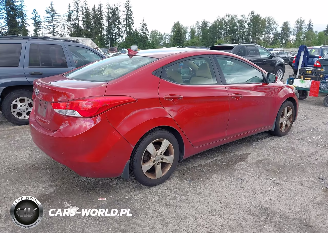 2013 Hyundai Elantra Gls VIN:KMHDH4AE2DU798815 - 4