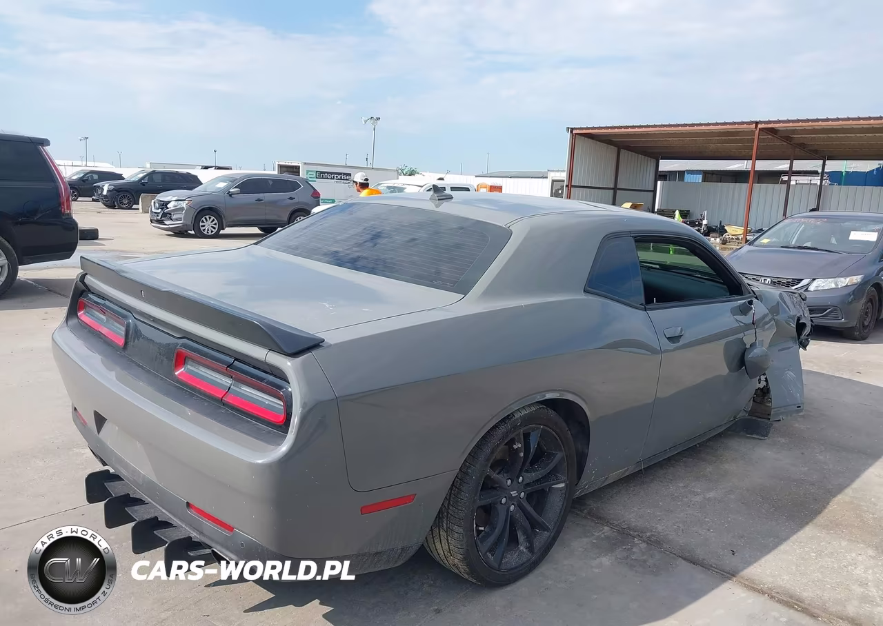 2017 Dodge Challenger Sxt Plus VIN:2C3CDZAG7HH509161 - 4