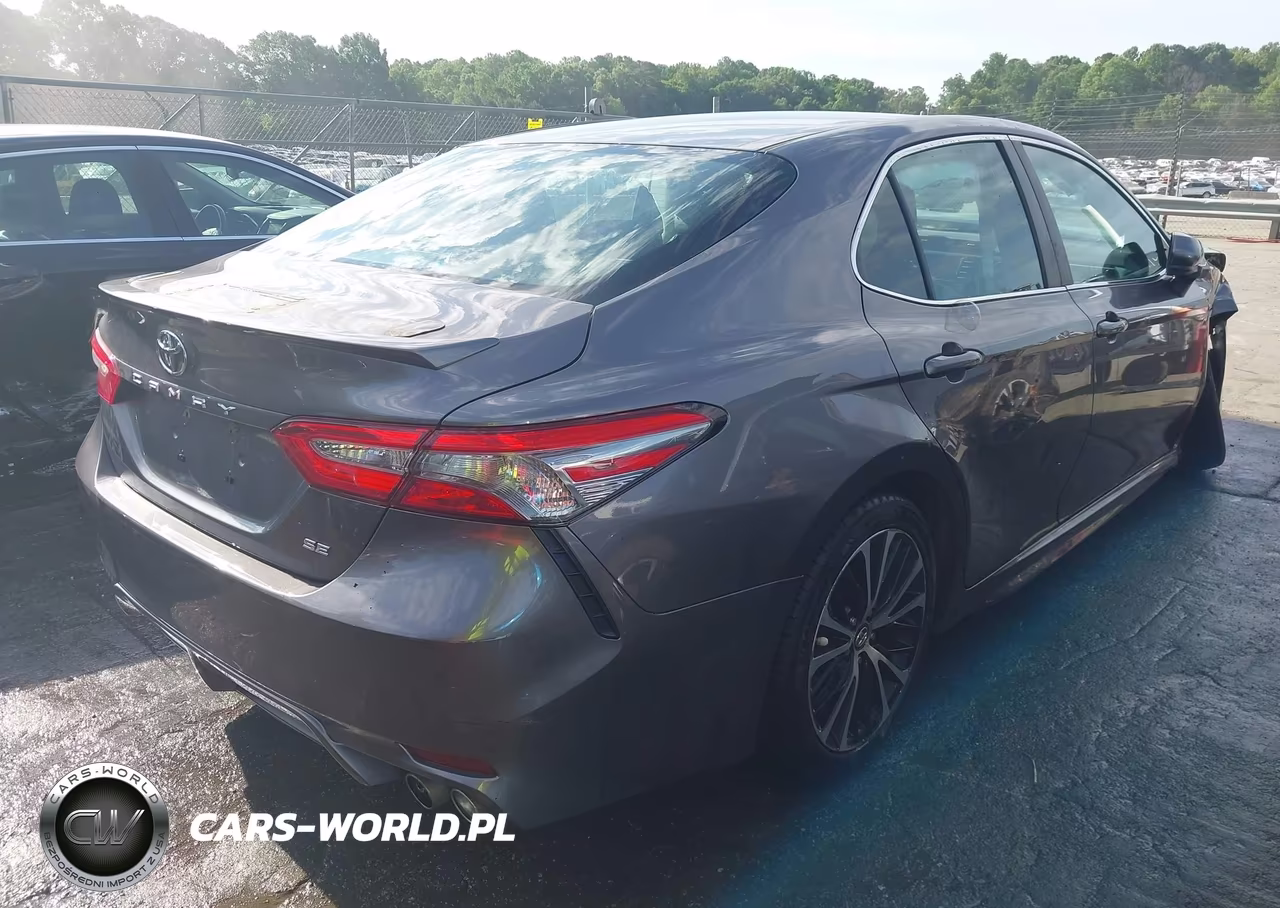 2018 Toyota Camry Se VIN:4T1B11HK7JU657949 - 4