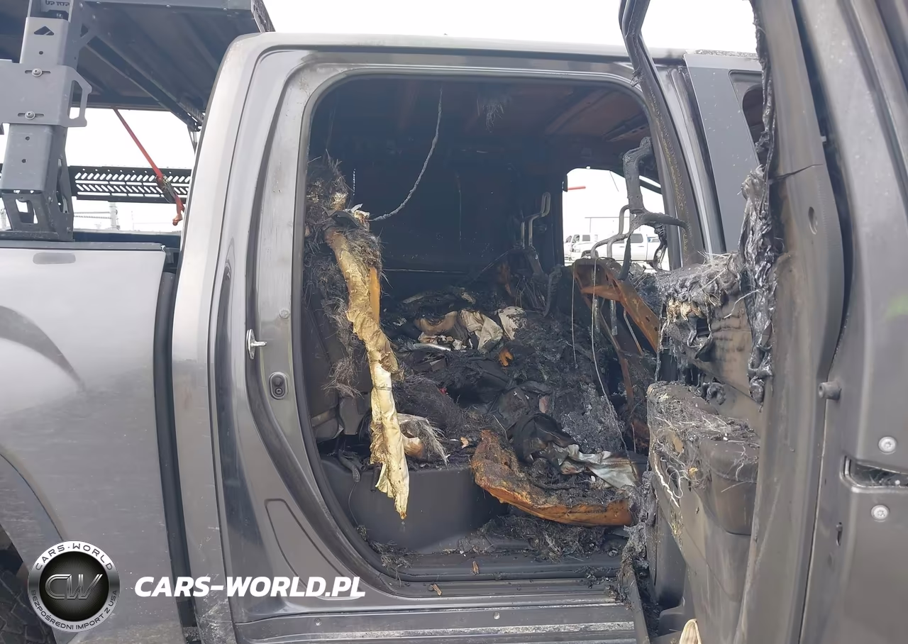 2025 Toyota Tundra Sr5 VIN:5TFLA5DB9SX247806 - 8