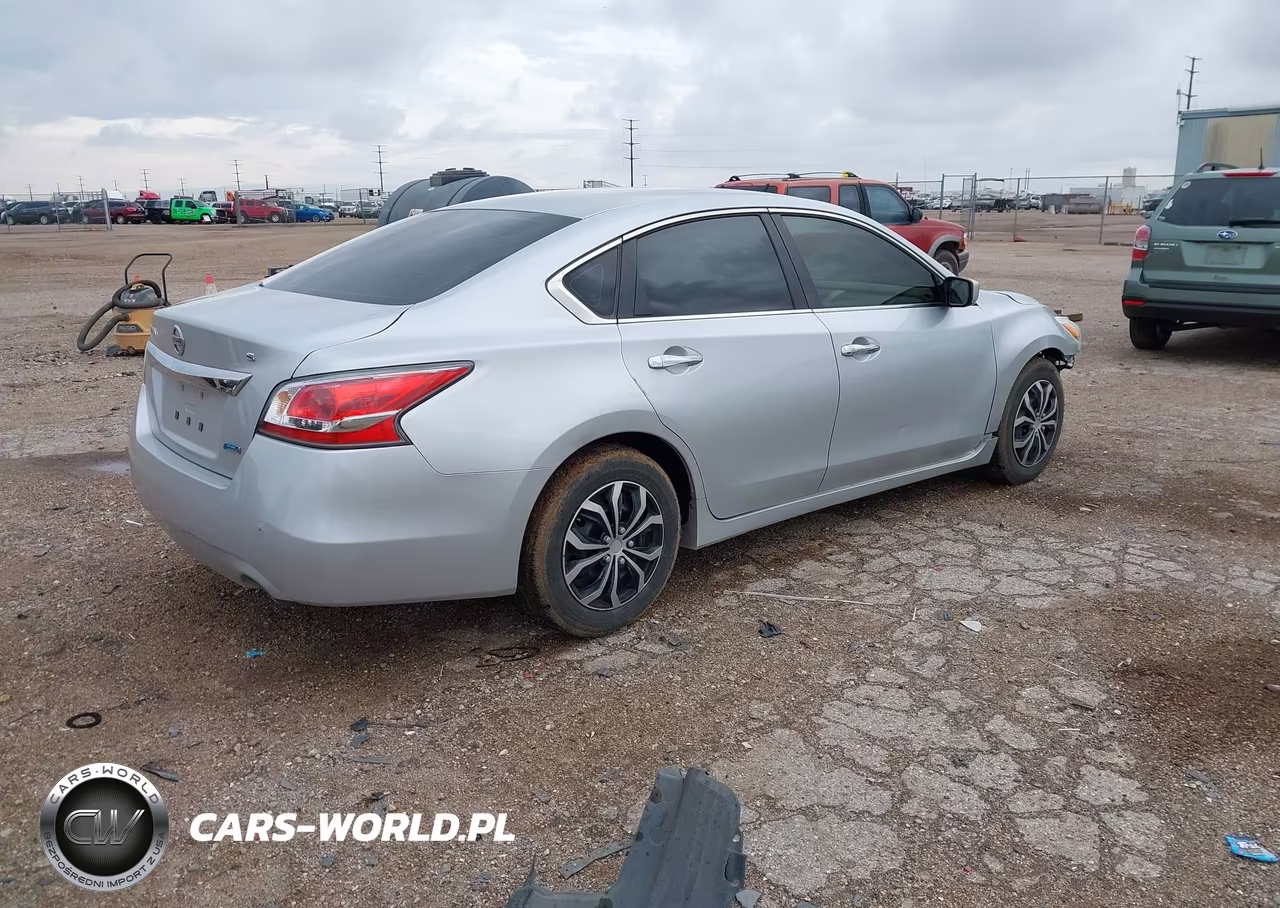 2014 Nissan Altima 2.5 S VIN:1N4AL3APXEN333105 - 4