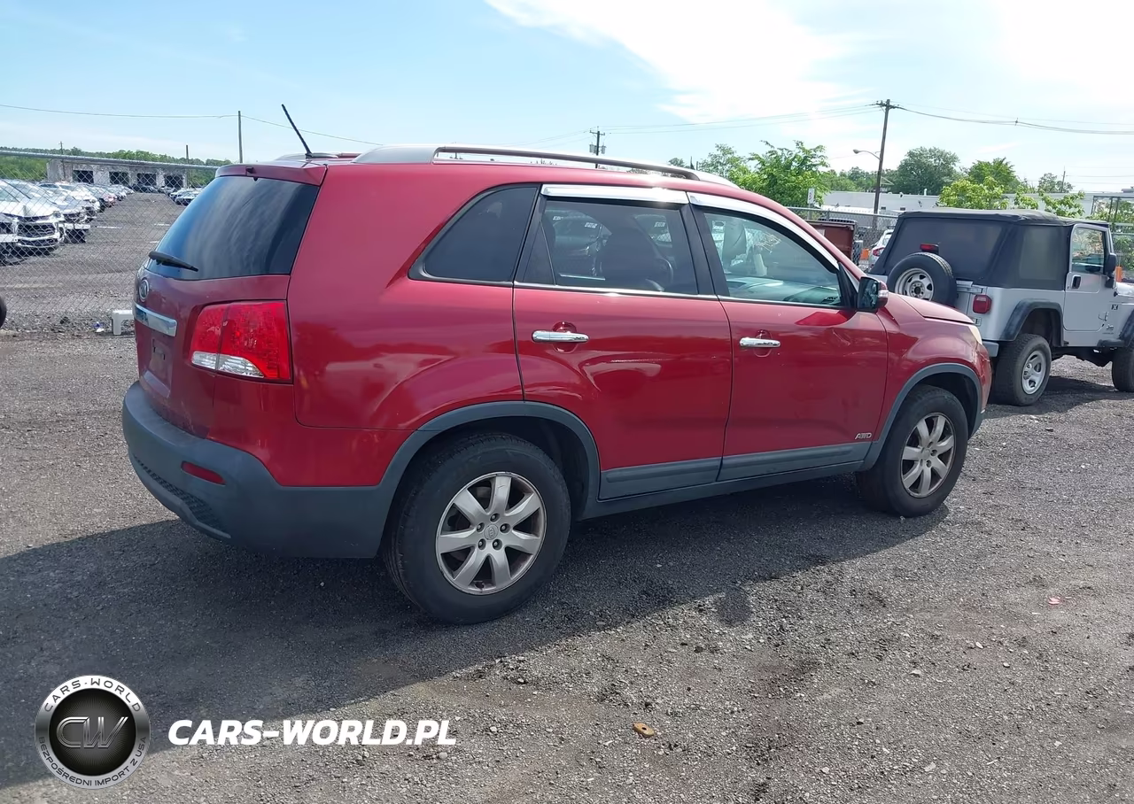 2011 Kia Sorento Lx VIN:5XYKTDA11BG045881 - 4