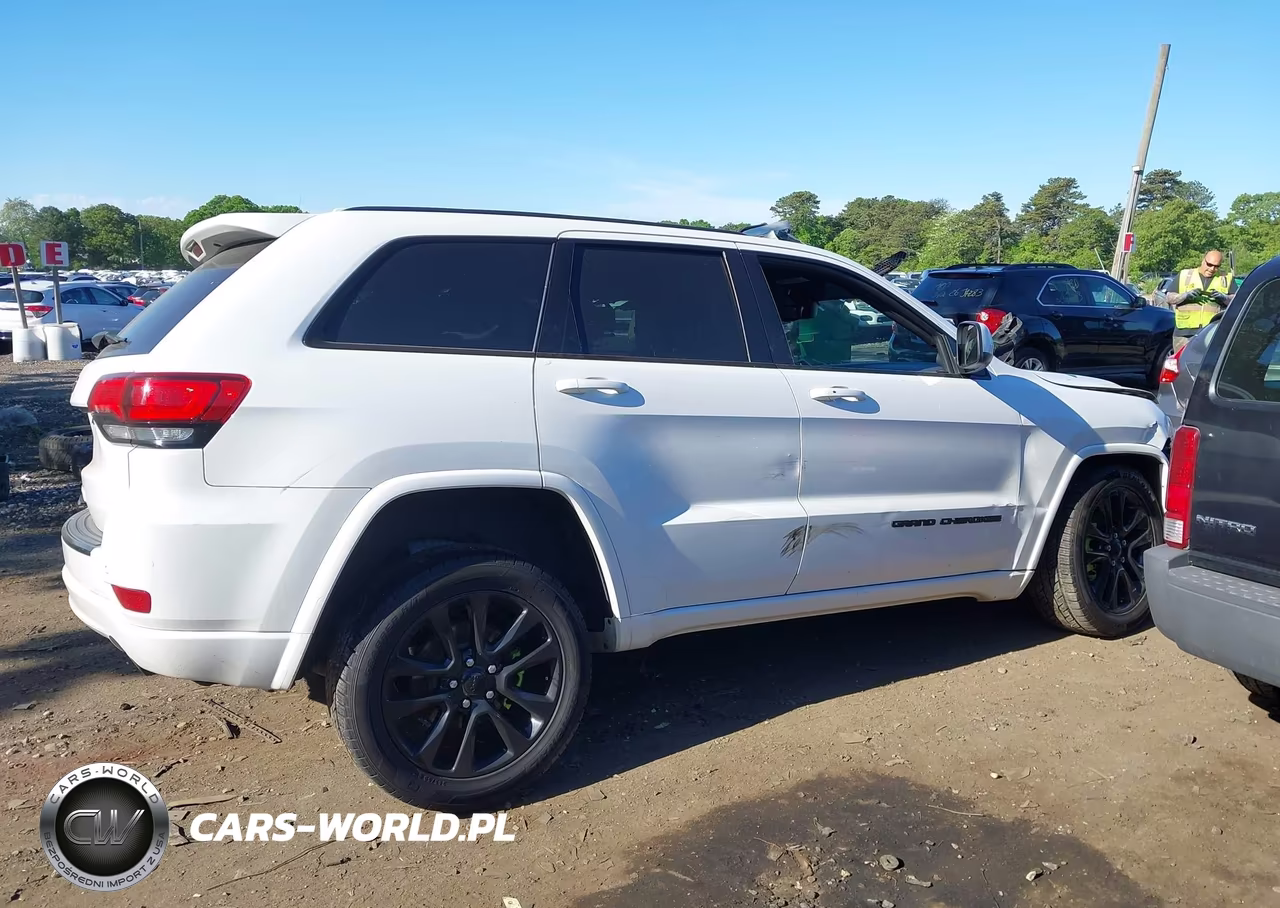 2017 Jeep Grand Cherokee Altitude 4X4 VIN:1C4RJFAG2HC938370 - 13