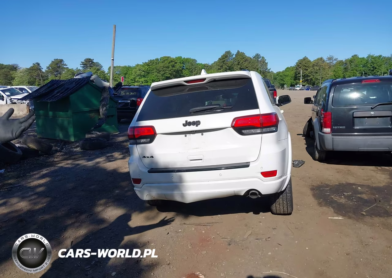 2017 Jeep Grand Cherokee Altitude 4X4 VIN:1C4RJFAG2HC938370 - 16