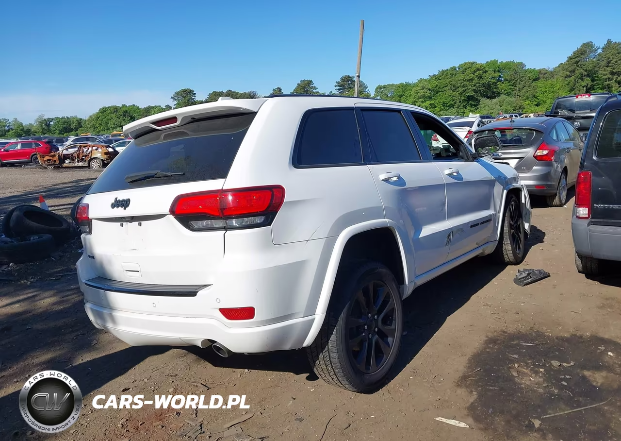 2017 Jeep Grand Cherokee Altitude 4X4 VIN:1C4RJFAG2HC938370 - 4