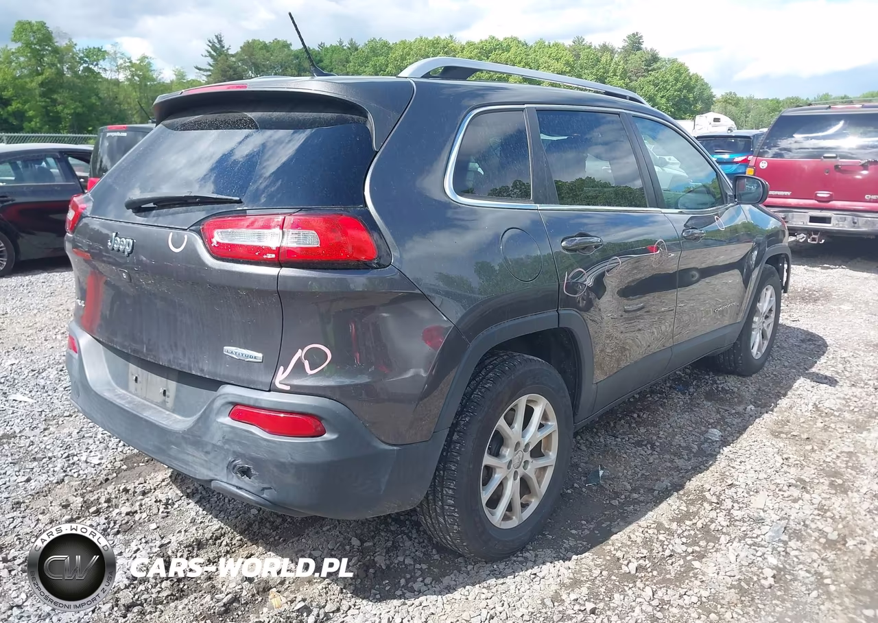 2015 Jeep Cherokee Latitude VIN:1C4PJMCB5FW649976 - 4