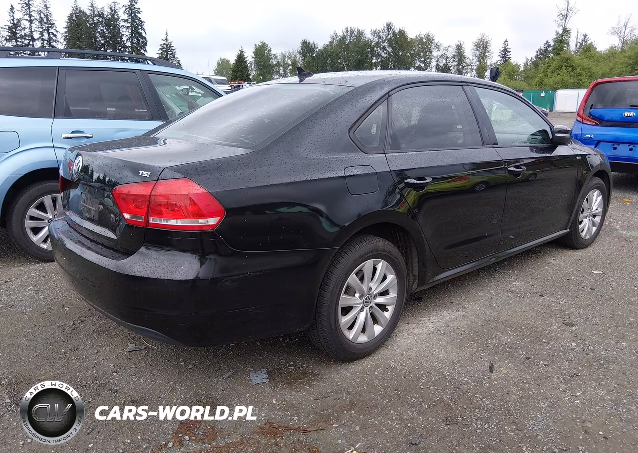 2015 Volkswagen Passat 1.8T Wolfsburg Edition VIN:1VWAT7A36FC082527 - 4