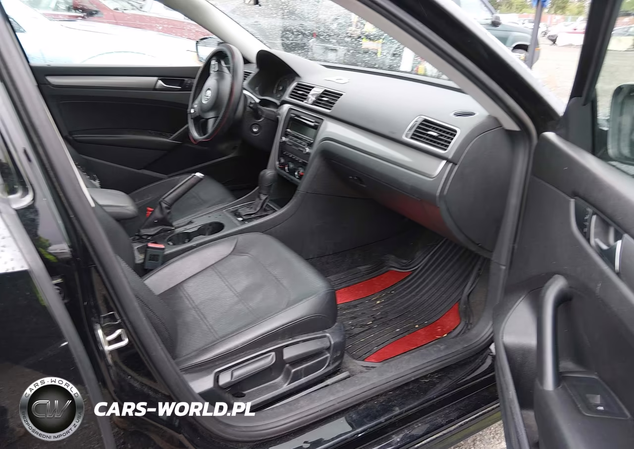 2015 Volkswagen Passat 1.8T Wolfsburg Edition VIN:1VWAT7A36FC082527 - 5
