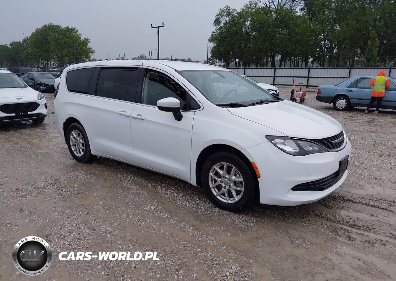2020 Chrysler Voyager Lx