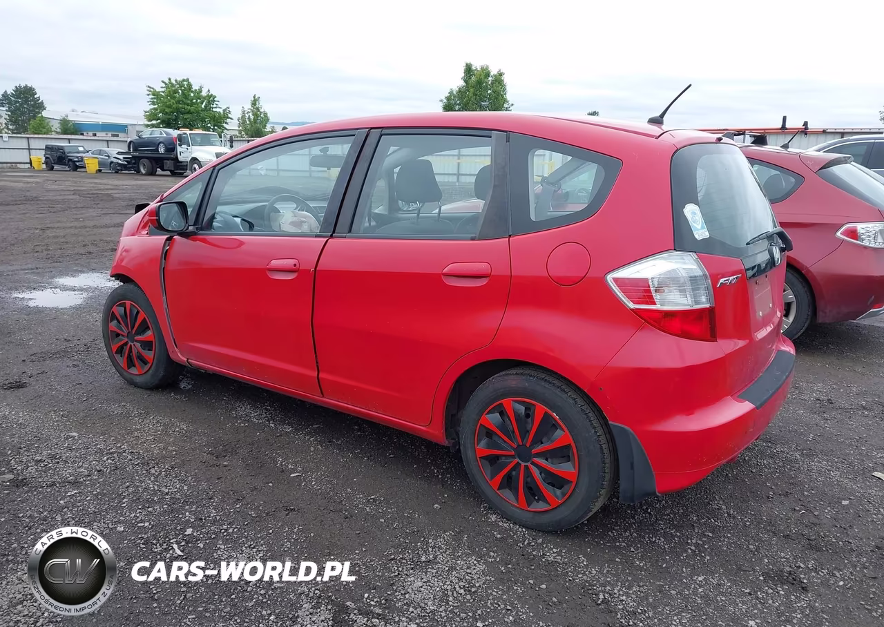 2013 Honda Fit VIN:JHMGE8H30DC003304 - 3
