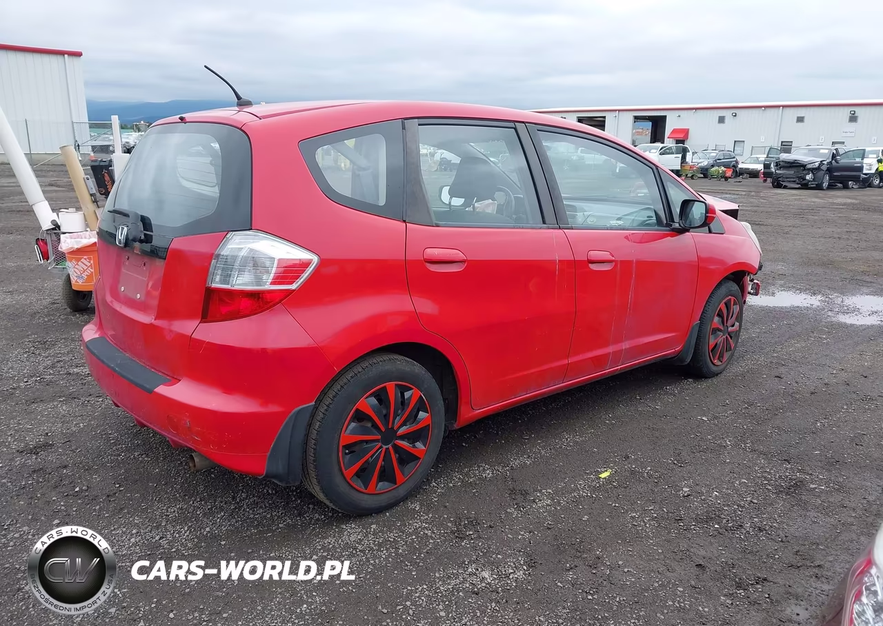 2013 Honda Fit VIN:JHMGE8H30DC003304 - 4