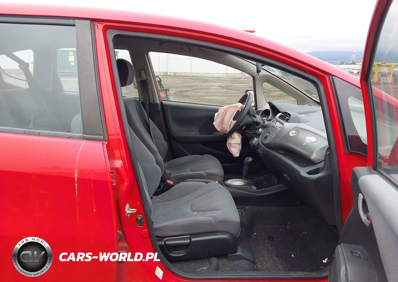 2013 Honda Fit VIN:JHMGE8H30DC003304 - 5