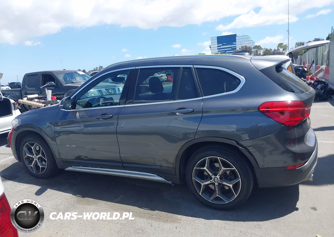 2018 BMW X1 xDrive28I VIN:WBXHT3C39J5K29205 - 14