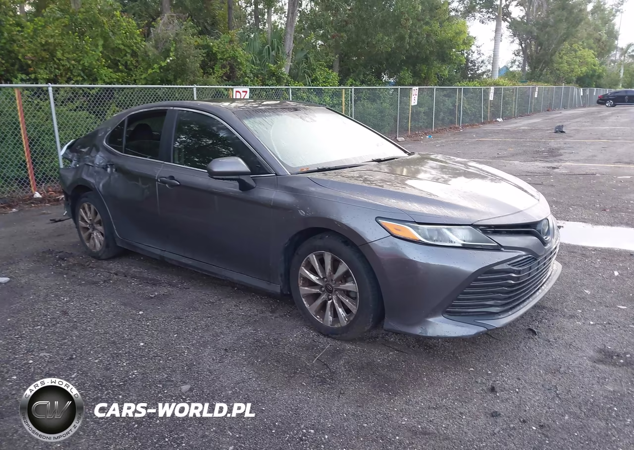 2019 Toyota Camry Le – zdjęcie 1 z 16