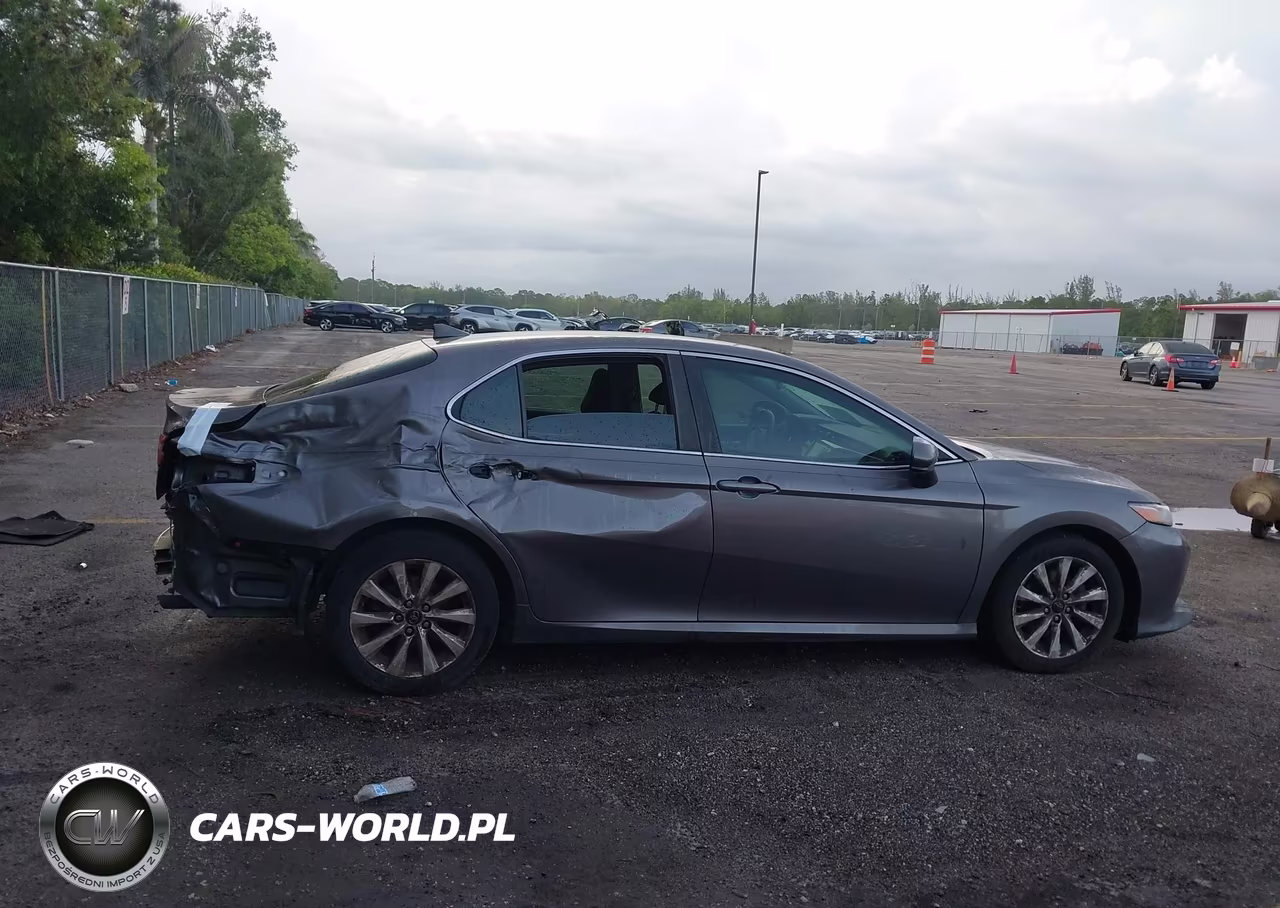 2019 Toyota Camry Le VIN:4T1B11HK1KU181103 - 13