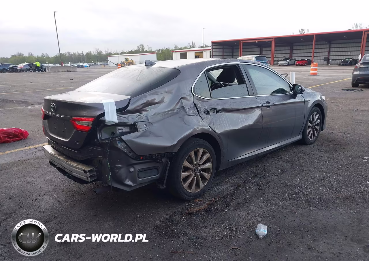 2019 Toyota Camry Le VIN:4T1B11HK1KU181103 - 4