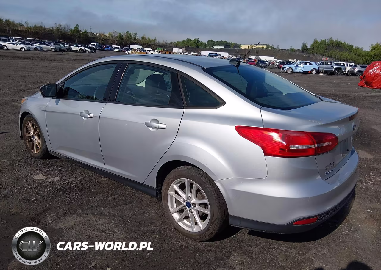 2016 Ford Focus Se VIN:1FADP3F24GL240917 - 3