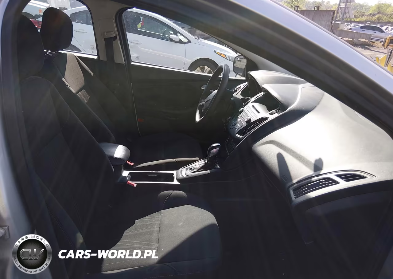 2016 Ford Focus Se VIN:1FADP3F24GL240917 - 5