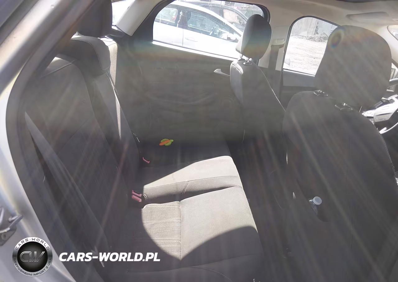 2016 Ford Focus Se VIN:1FADP3F24GL240917 - 8