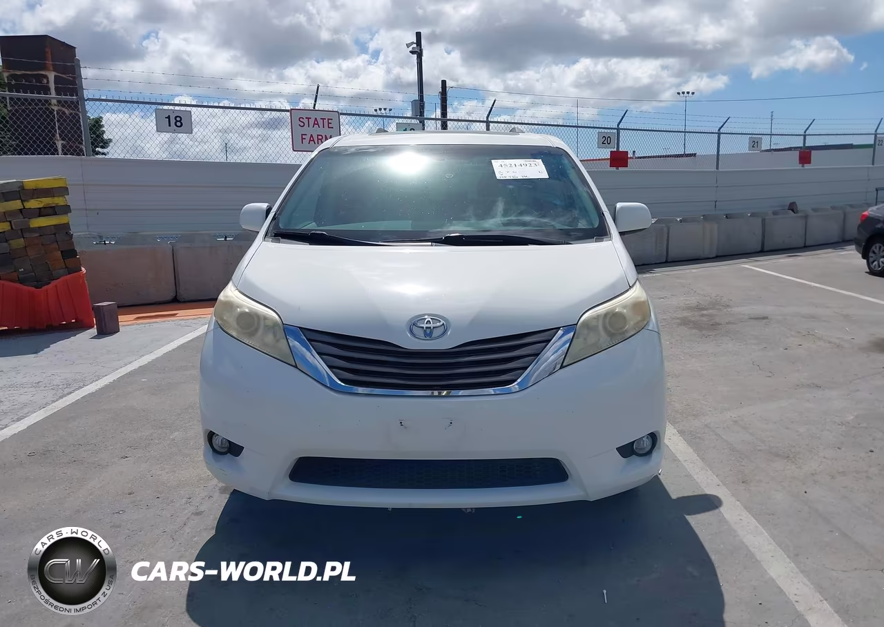 2011 Toyota Sienna VIN:5TDYK3DCXBS114168 - 12