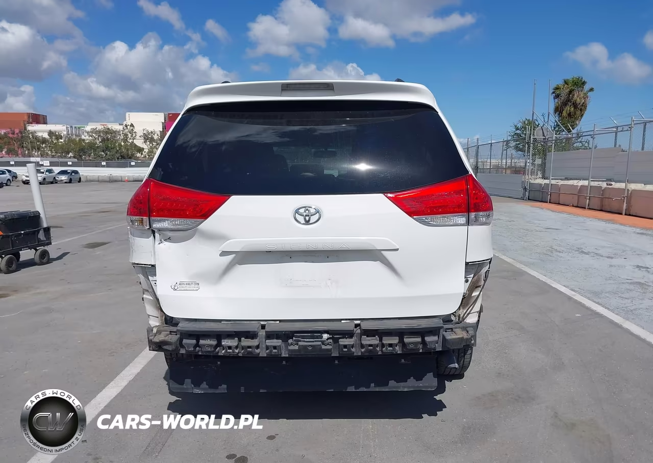2011 Toyota Sienna VIN:5TDYK3DCXBS114168 - 16