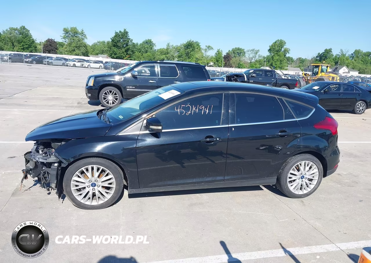 2018 Ford Focus Titanium VIN:1FADP3N26JL314251 - 14