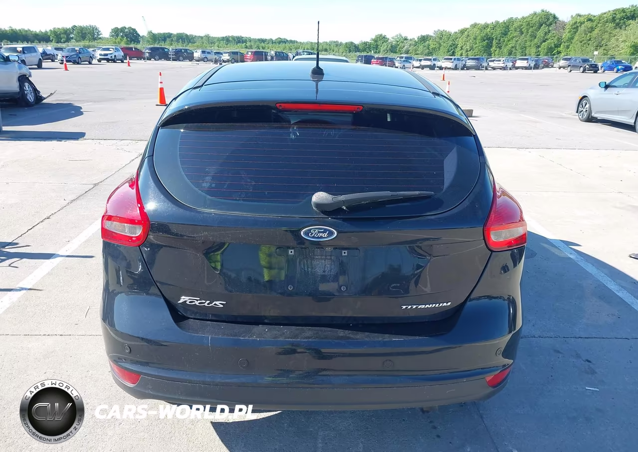 2018 Ford Focus Titanium VIN:1FADP3N26JL314251 - 16