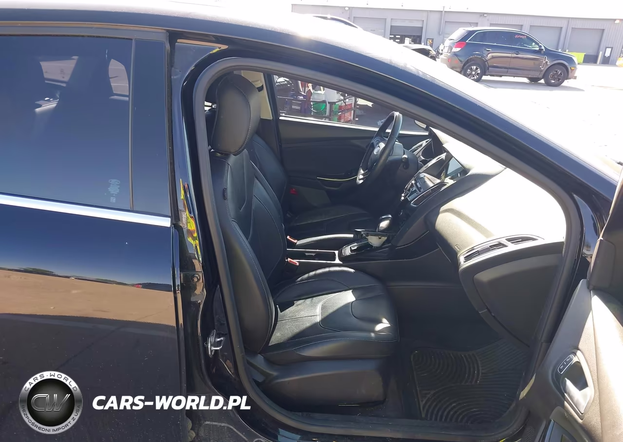 2018 Ford Focus Titanium VIN:1FADP3N26JL314251 - 5