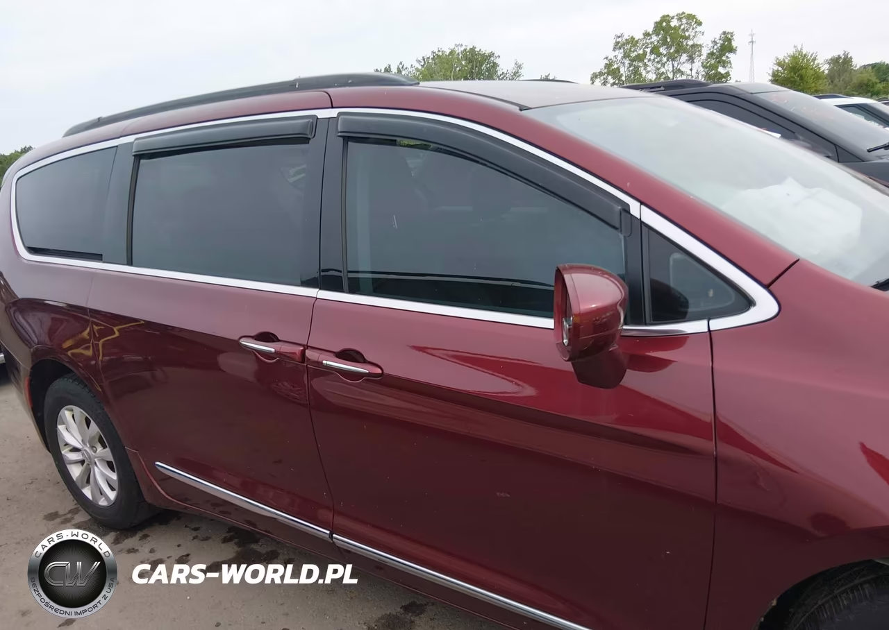 2017 Chrysler Pacifica Touring-L VIN:2C4RC1BGXHR530511 - 13