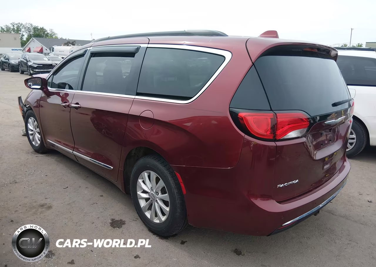 2017 Chrysler Pacifica Touring-L VIN:2C4RC1BGXHR530511 - 3