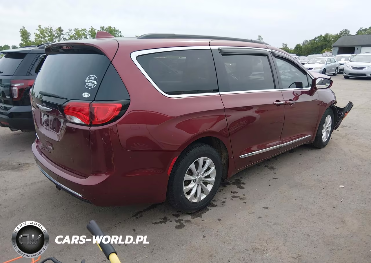 2017 Chrysler Pacifica Touring-L VIN:2C4RC1BGXHR530511 - 4