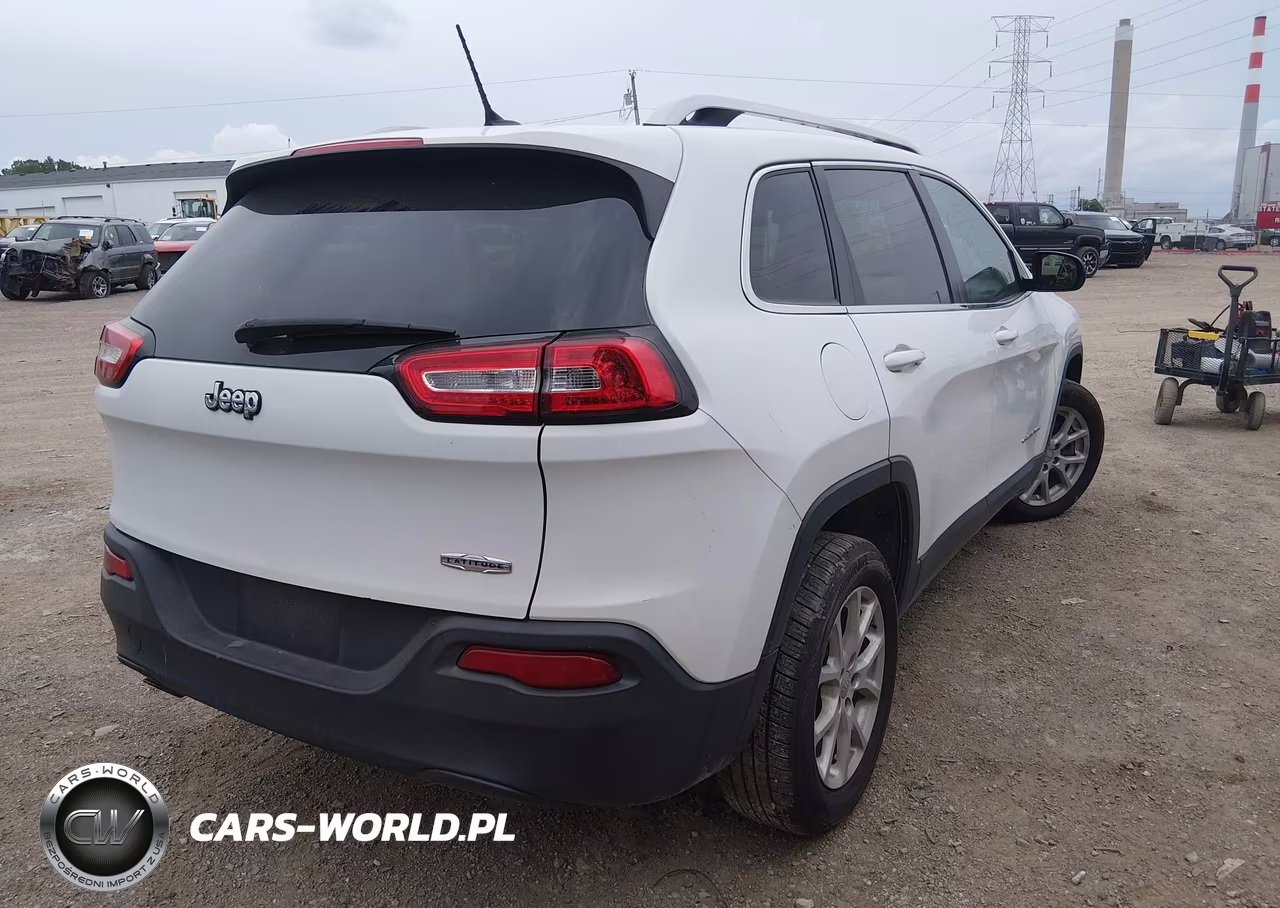 2014 Jeep Cherokee Latitude VIN:1C4PJLCB9EW323736 - 4