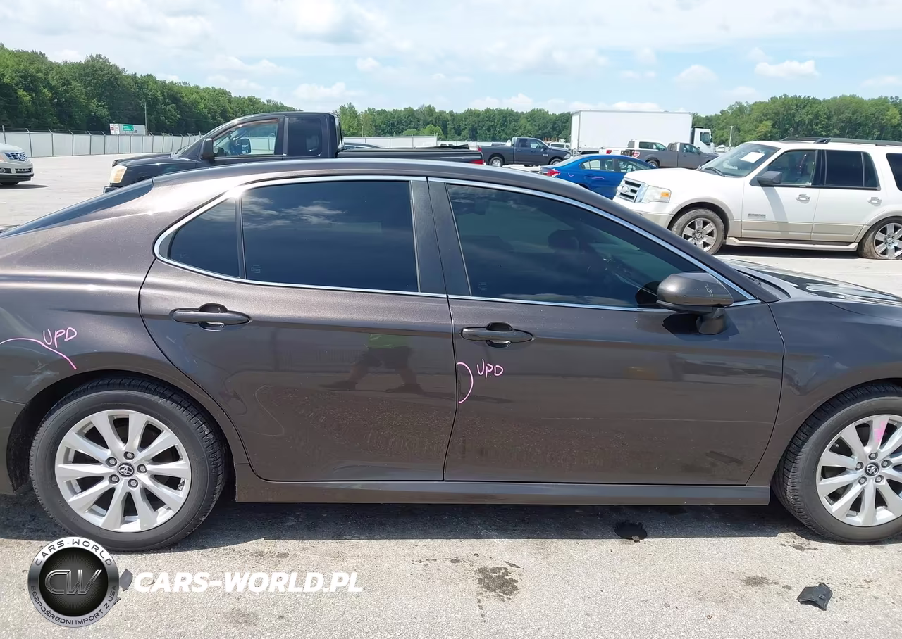 2018 Toyota Camry Le VIN:4T1B11HK3JU519485 - 14