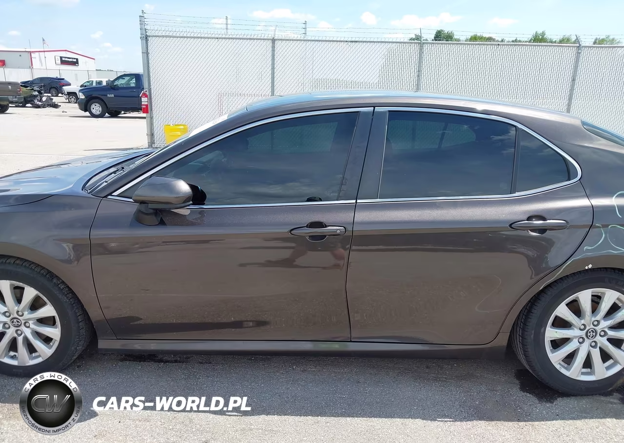 2018 Toyota Camry Le VIN:4T1B11HK3JU519485 - 15