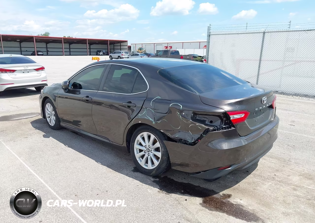 2018 Toyota Camry Le VIN:4T1B11HK3JU519485 - 3